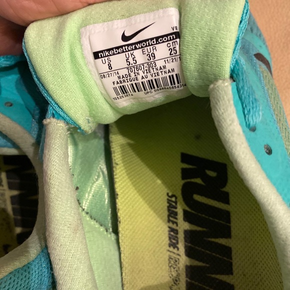 Nike running shoes - Picture 2 of 5